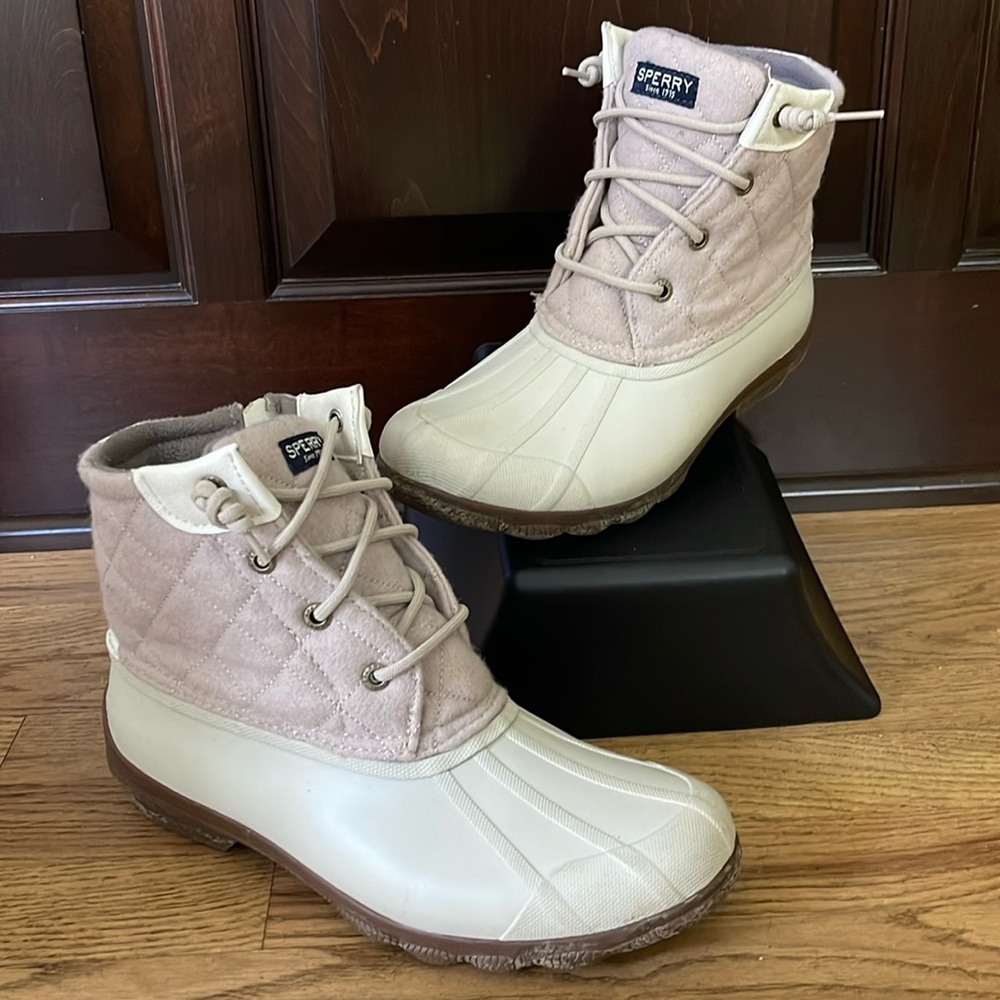 Sperry Women's Saltwater Duck Boot cream/beige  W8 EU39